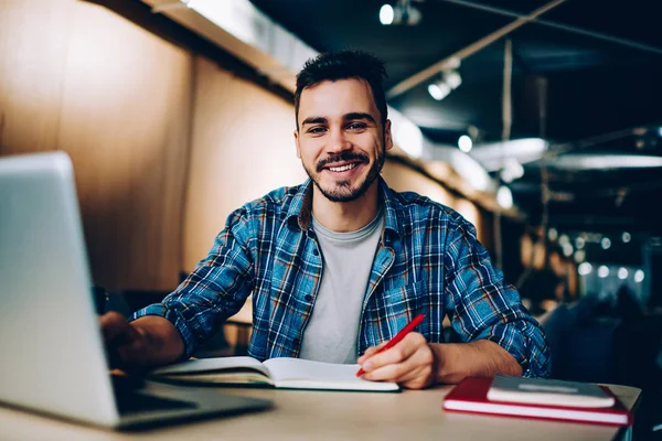Portrait Cheerful Male Student Enjoying Learning Coworking Office Using Laptop — Stock Photo, Image