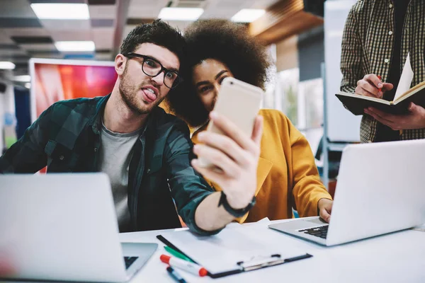 Funny Two Students Making Photos Front Camera Modern Smartphone Sitting — Stock Photo, Image