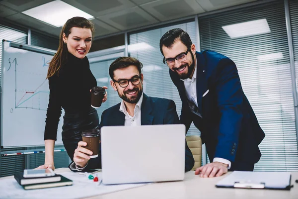 Gelukkig Formele Business Team Koffie Drinken Ontspannen Het Werk Man — Stockfoto