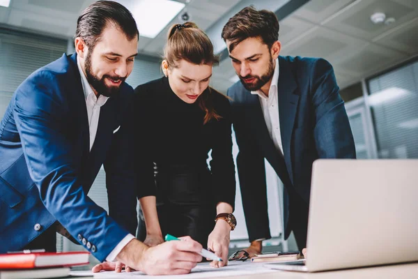 Diversiteit Groep Positief Ervaren Ondernemers Creëren Nieuwe Bedrijfsproject Opstarten Met — Stockfoto