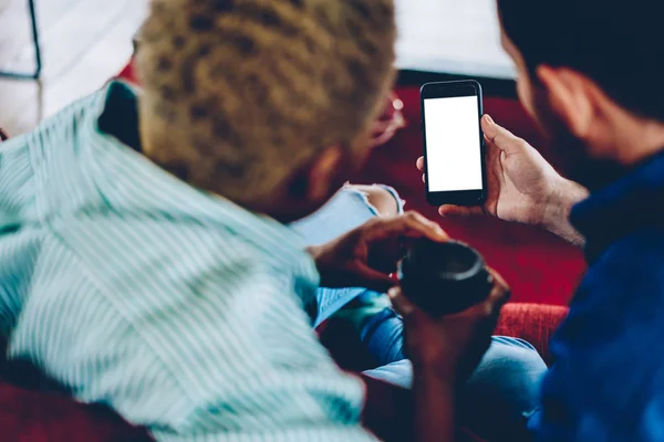 Enfoque Selectivo Teléfono Inteligente Moderno Con Pantalla Blanco Para Sitio — Foto de Stock