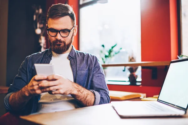 Positive Casual Dressed Hipster Guy Checking Mail Smartphone Sitting Modern — Stock Photo, Image