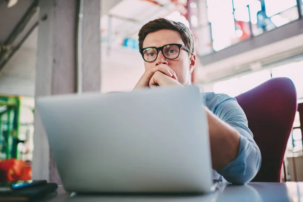 Concentrated Young Man Eyewear Provide Eyes Protection Watching Tutorial Online — Stock Photo, Image