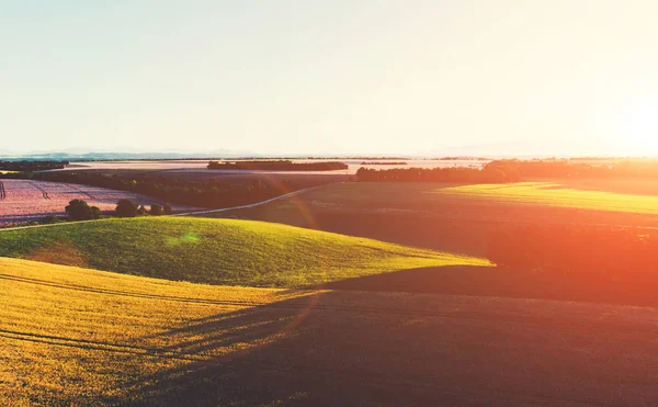 Εναέρια Γραφική Θέα Της Όμορφης Κοιλάδας Λοφώδες Χωράφι Ηλιοβασίλεμα Εξοχή — Φωτογραφία Αρχείου