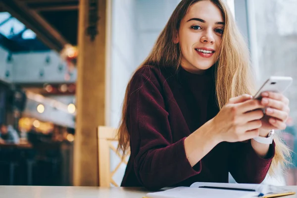 Portrait Positive Hipster Girl Looking Camera Messaging Friends Online Application — Stock Photo, Image