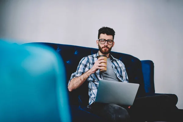 Portrait Caucasian Hipster Guy Sitting Cozy Sofa Laptop Computer Enjoying — Stock Photo, Image