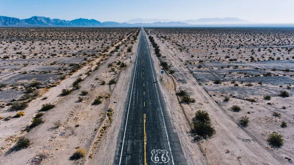 美国西部沙漠土地和风景的鸟瞰景观在地平线上 美国著名公路鸟瞰图 — 图库照片