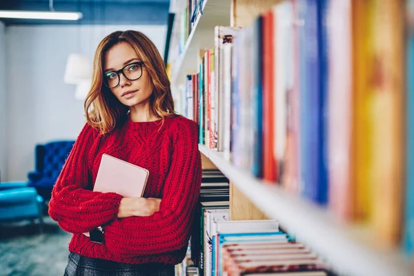 Mezza Lunghezza Ritratto Attraente Ragazza Hipster Occhiali Correzione Della Visione — Foto Stock