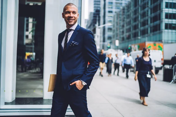 Successful Young Businessman Dressed Formal Wear Looking Away While Strolling — Stock Photo, Image