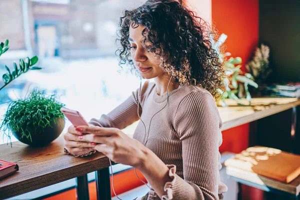 Charming Hipster Girl Watching Video Online Smartphone Using Earphones Audio — Stock Photo, Image