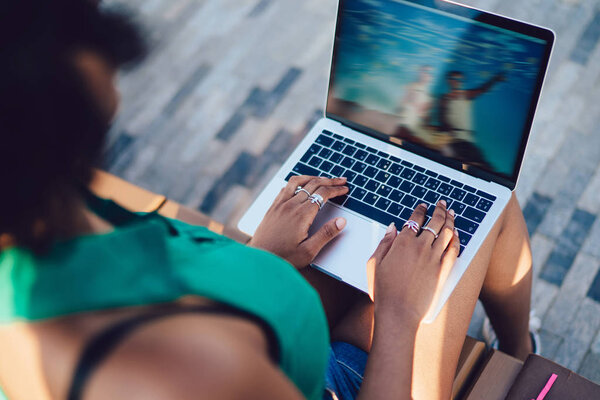 Back View African American Female Sitting Front Open Laptop Computer — Stock Photo, Image