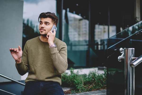 Handsome Man Explaining Information Telephone Conversation Sitting Outdoors Hipster Guy — Stock Photo, Image