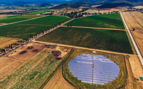 Antenn Topputsikt Över Stationen Med Sol Batterier Jordbruksområdet Nära Fält — Stockfoto