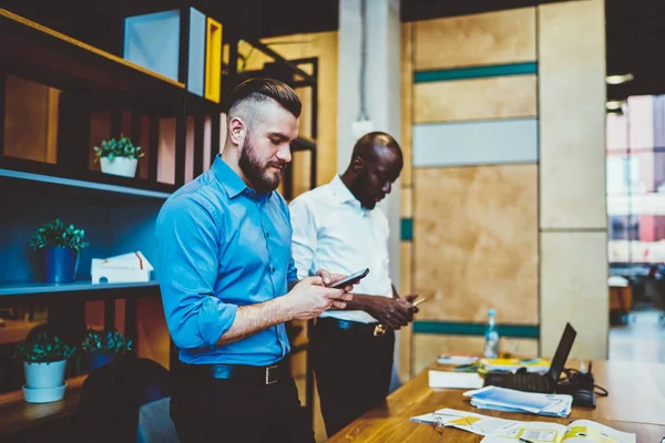 Two Multicultural Entrepreneurs Dressed Shirts Searching Information Internet Websites Modern — Stock Photo, Image