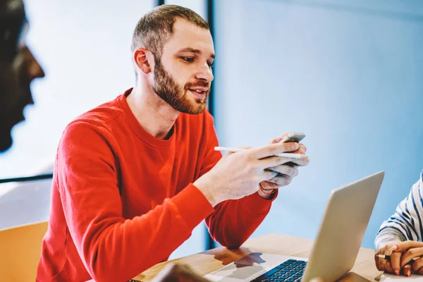 Positive Millennial Hipster Guy Using Mobile Phone App Planning Meeting — Stock Photo, Image