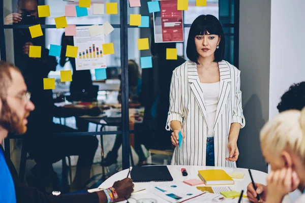 Serious Female Teacher Making Workshop Lesson Multiracial Crew Students Business – stockfoto