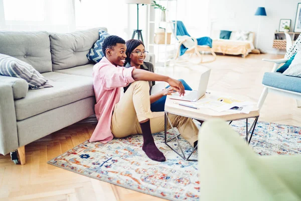 Cheerful Young African American Hipster Couple Satisfied Wireless Connection Internet — Foto de Stock