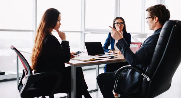 Collègues Professionnels Hommes Femmes Travaillant Équipe Pour Planification Stratégie Femmes — Photo