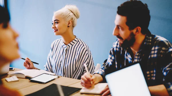 Group Creative Male Female Employees Sitting Meeting Together Making Notes – stockfoto