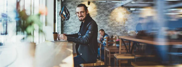 Portrait Happy Male Remote Worker Stylish Apparel Smiling Camera While – stockfoto