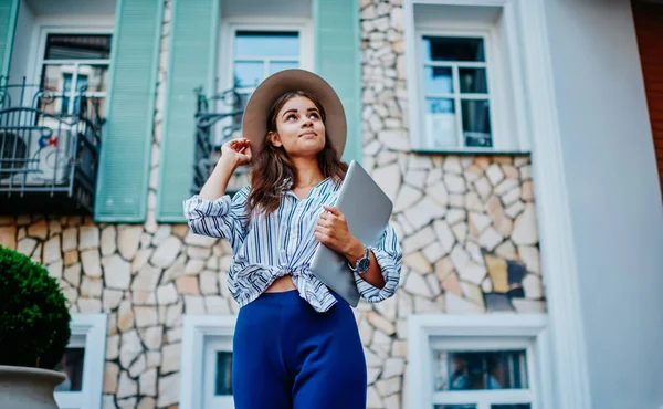 Beautiful Young Teen Woman Dressed Trendy Apparel Hat Standing Urban — Stock Photo, Image