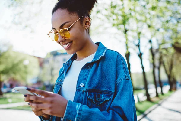 Cheerful Hipster Girl Sunglasses Enjoying Chatting Followers Social Networks Connected — Stock Photo, Image