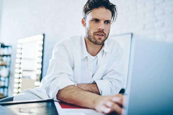 Pensive Caucasian Hipster Guy Read Publication Web Page Laptop Computer — Foto de Stock