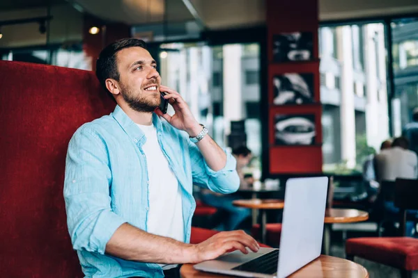 Positive Caucasian Male Copywriter Using Smartphone Making Friendly Cell Conversation – stockfoto