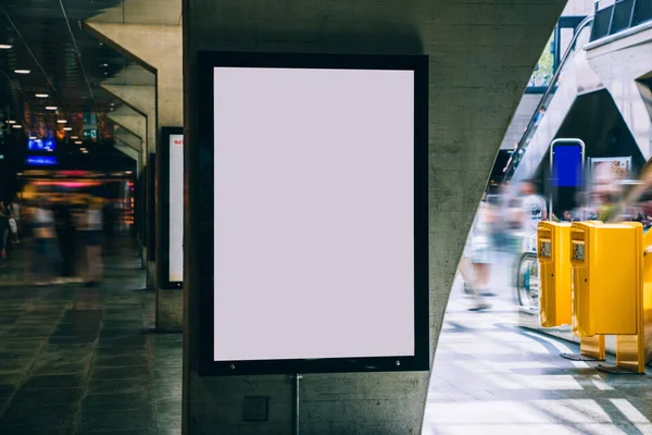 Borra Billboard Lugar Público Con Pantalla Blanco Para Anuncios Carteles —  Fotos de Stock