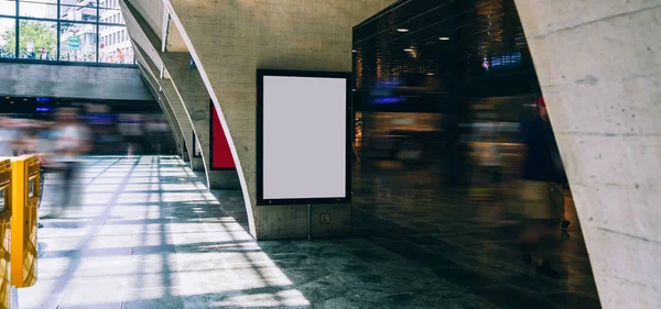 Clear Billboard Pubblico Con Schermo Bianco Pubblicità Contenuto Del Poster — Foto Stock