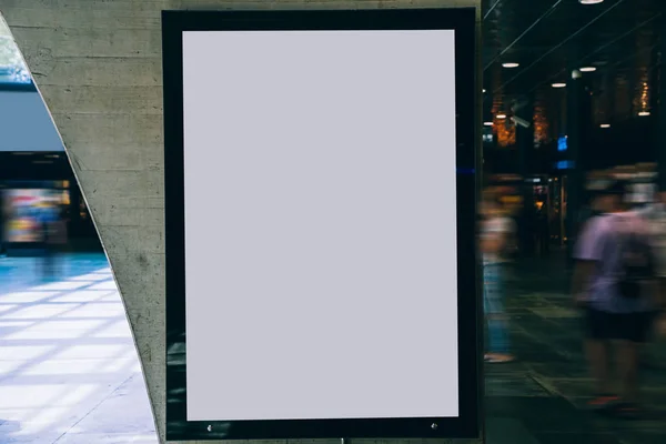 Clear Billboard Pubblico Con Schermo Bianco Pubblicità Contenuto Del Poster — Foto Stock