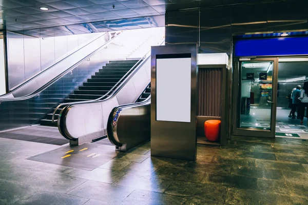 Übersichtliche Plakatwand Öffentlichen Raum Mit Leerem Kopierraum Für Werbe Oder — Stockfoto