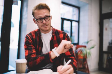 Kafede yazma ve kontrol süresi