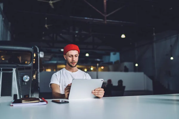 Serious Millennial Man Using Modern Digital Tablet Online Working Business — Stock Photo, Image