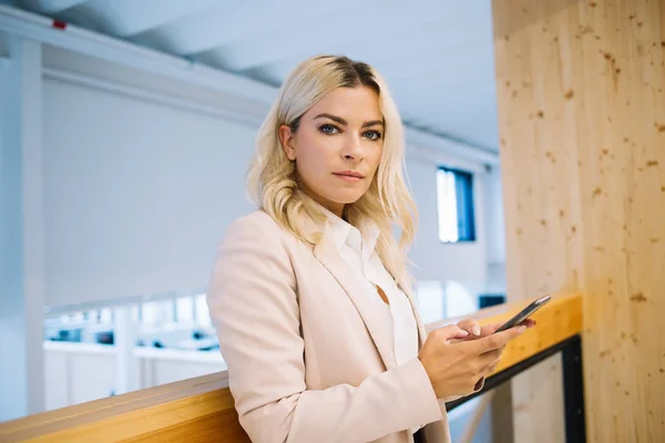 Successful Female Office Worker Elegant Wear Looking Camera Break Chatting – stockfoto