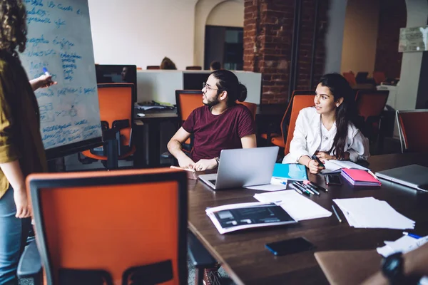 Comunicar a los estudiantes sobre el plan —  Fotos de Stock