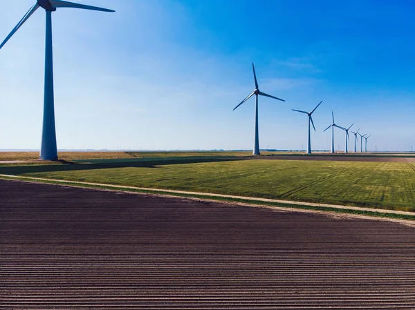 Yel Değirmeni Kırsal Alanda Rüzgar Çiftliğinde Temiz Enerji Üretiyor Ekolojik — Stok fotoğraf