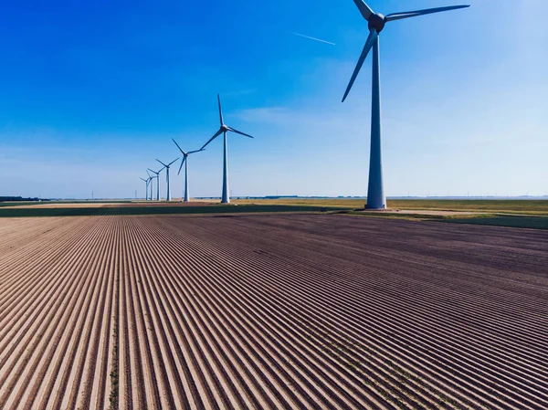 Metal Modern Windmills Spinning Clean Wind Power Generate Electricity Innovative — Stock Photo, Image