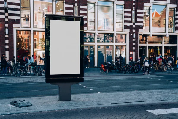 Painel Avisos Claro Rua Cidade Com Tela Espaço Cópia Branco — Fotografia de Stock