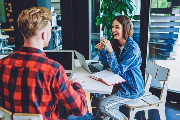 Cheerful Male Female Students Laughing Live Communication Break Learning Laptop — Stock Photo, Image