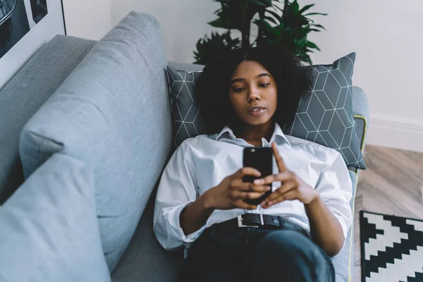 Afro American Millennial Woman Lying Comfortable Sofa Making Online Banking — Stock Photo, Image