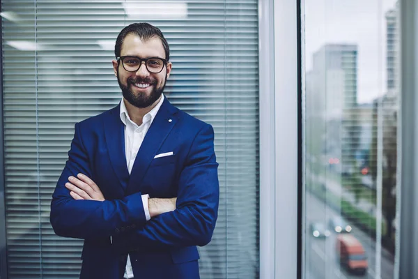 Confident Cheerful Male Leader Stylish Suit Looking Camera Smiling Working — Stock Photo, Image