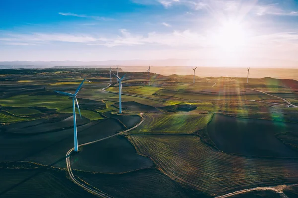 Uitzicht Vanuit Lucht Hernieuwbare Windmolens Turbines Die Teeltgebied Voorzien Van — Stockfoto