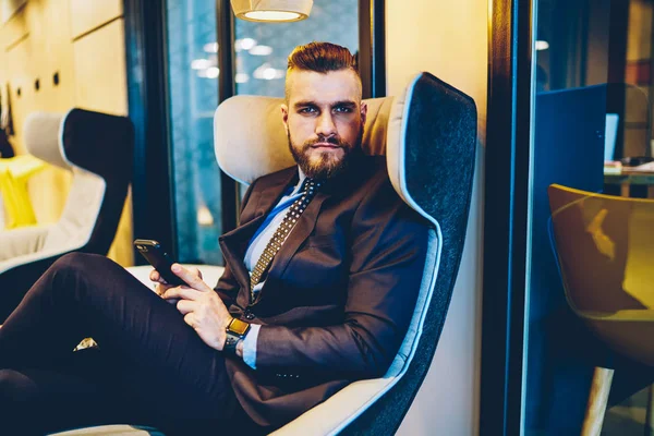 Portrait Confident Businessman Dressed Formal Wear Looking Camera While Sitting — Stock Photo, Image