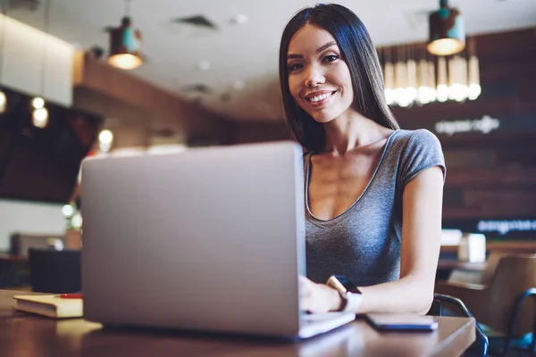 Portrait Happy Female Student Resting Comfortable Cafeteria Modern Laptop Computer — Stock Photo, Image