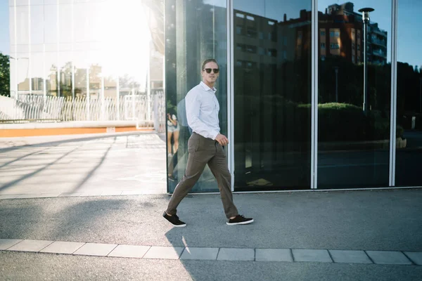 Young Man Formal Outfit Sunglasses Walking Glass Wall Modern Building — Stock Photo, Image