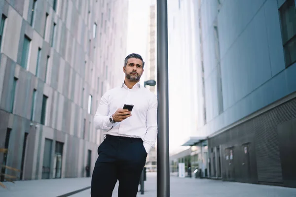 Formally Dressed Businessman Mobile Phone Standing Urban Setting Financial District — Stock Photo, Image