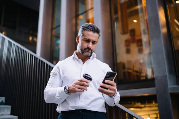 Confident Banker Coffee Reading Financial News While Browsing Mobile Website — Stock Photo, Image