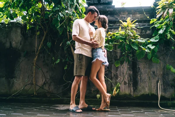 Low Angle Side View Satisfied Female Denim Shorts Standing Embrace — Stock Photo, Image