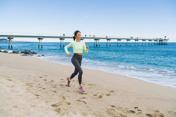 Full Body Focused Middle Aged Female Athlete Sportswear Running Sandy — Stock Photo, Image